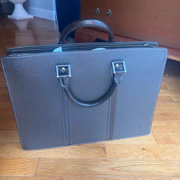 Louis Vuitton taiga Brown Leather Men's Briefcase - Picture 1 of 13